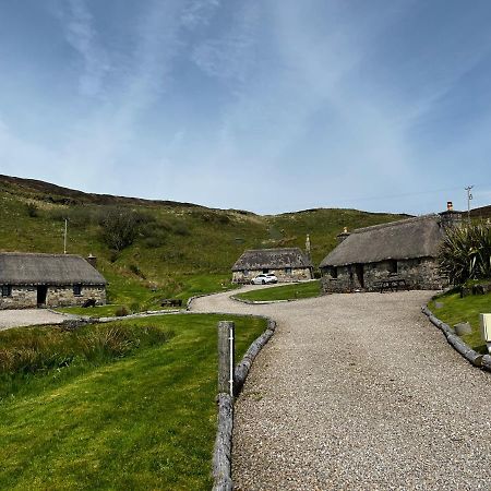 Tigh Phadraig At Marys Thatched Cottages Elgol Eksteriør bilde
